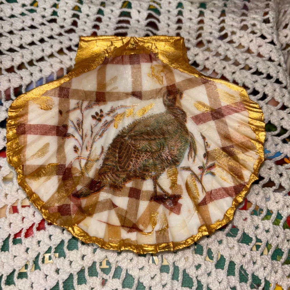 Hand crafted Decoupage Shell. - Picture 5 of 11